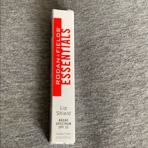 Essentials Lip Shield